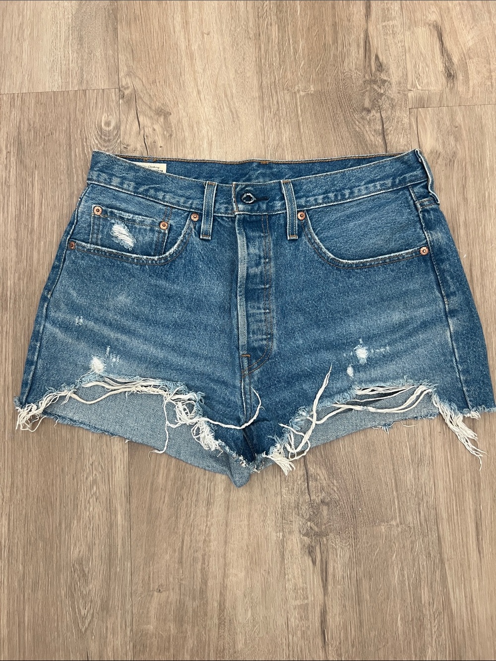LEVI’S 501 🐰 Distressed Cutoff Denim Shorts Sz 31